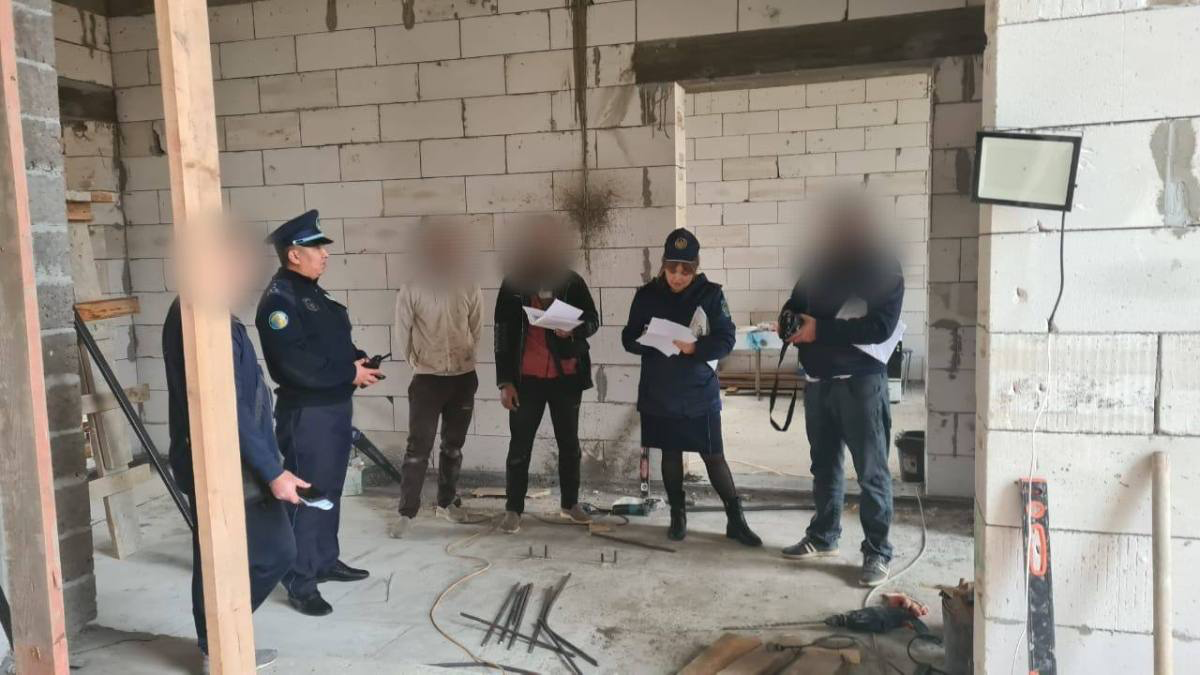 10 иностранцев выдворили из страны в ЗКО