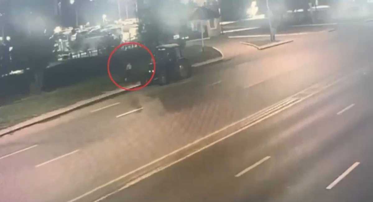 Пьяный мужчина угнал трактор и оставил его в центре Астаны