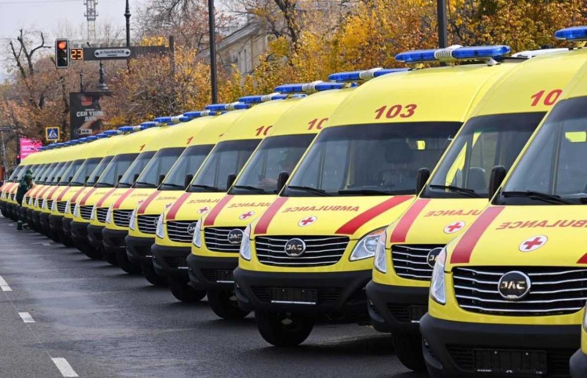 Новые машины скорой помощи передали медикам Алматы