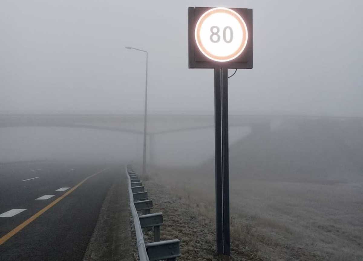 Густой туман: скоростной режим временно ограничили на трассе в Акмолинской области