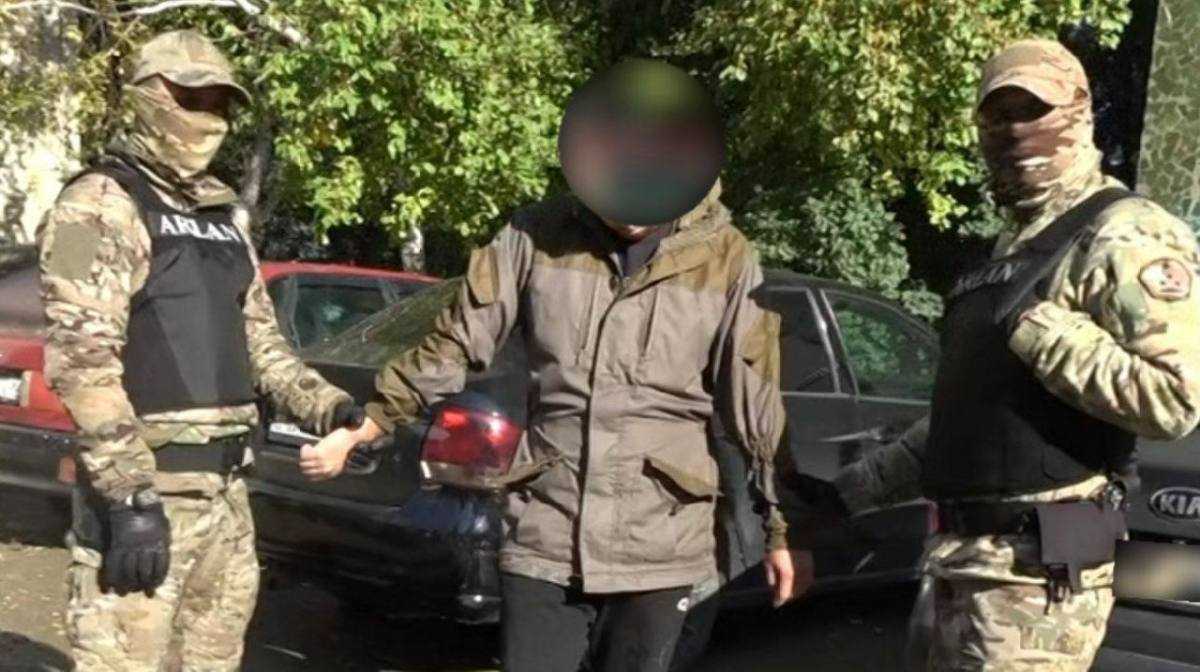 Мужчину с двумя тысячами доз мефедрона задержали в ВКО