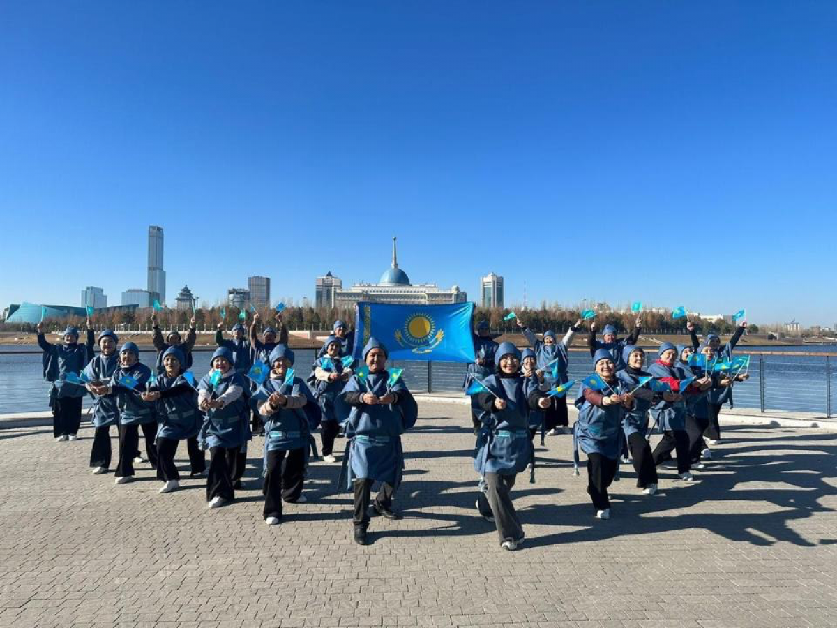 Пожилые жители Астаны провели танцевальный флешмоб ко Дню Республики