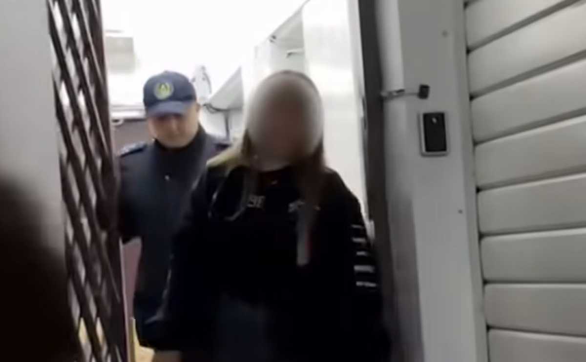 Полиция Алматы проверила блогершу за провокационное видео в метро Узбекистана