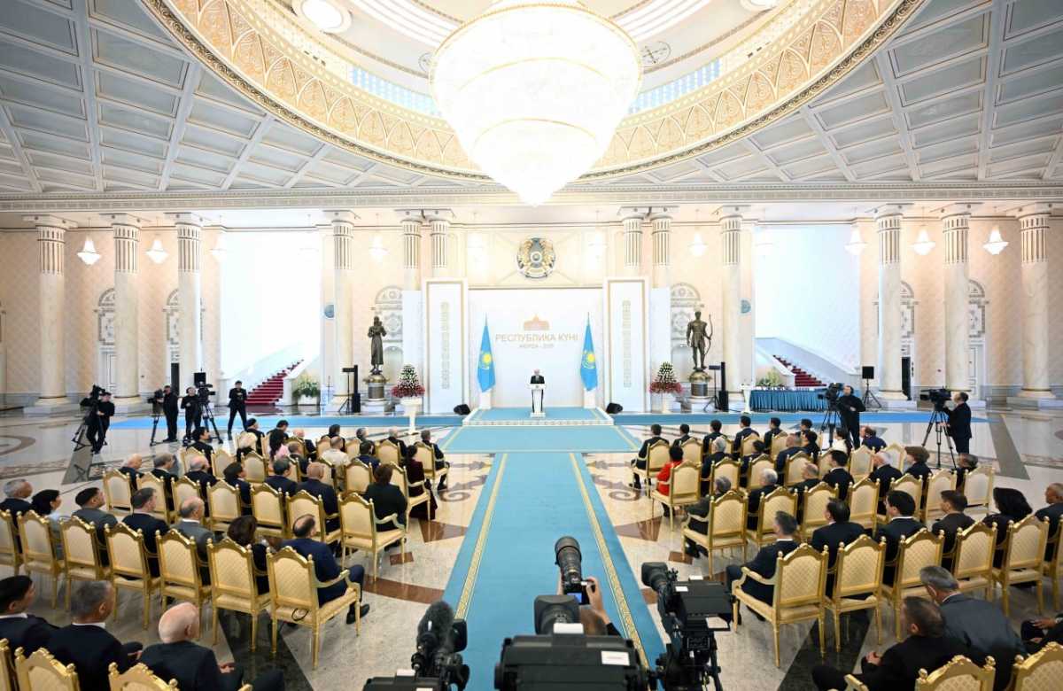 Президент Казахстана поручил продолжить поддержку малого и среднего бизнеса