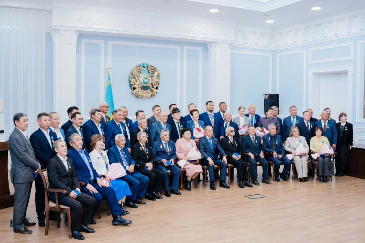 В Западно-Казахстанской области ко Дню Республики вручены государственные награды