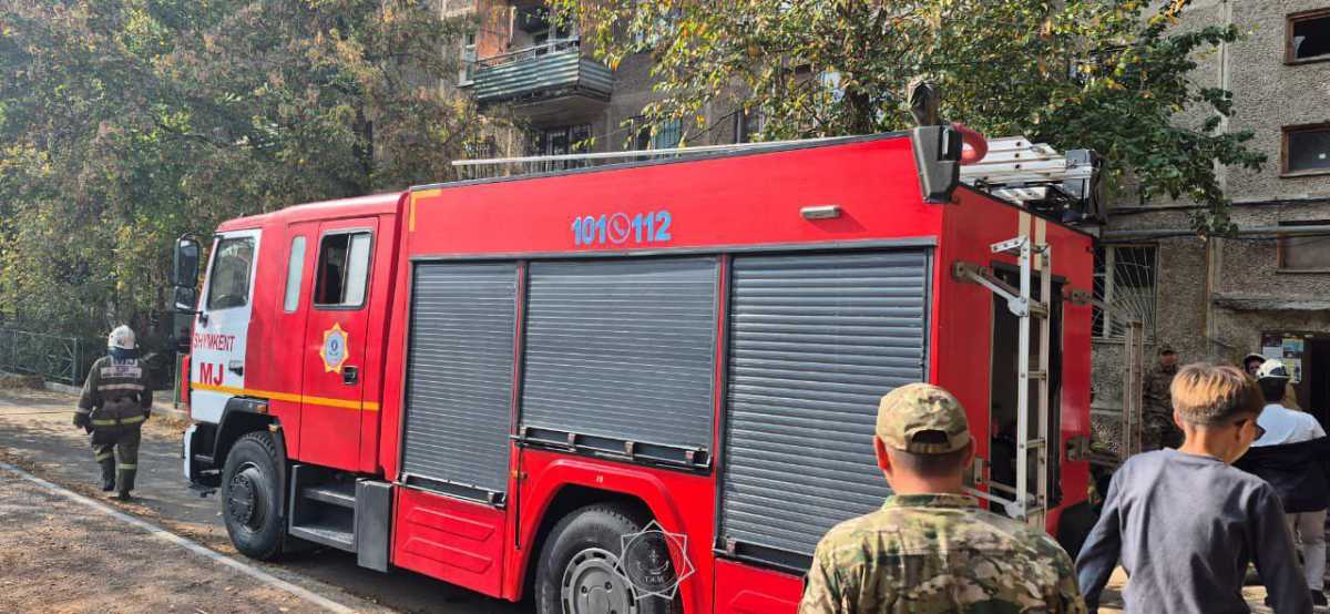 Пожар в Шымкенте: спасатели эвакуировали 15 человек
