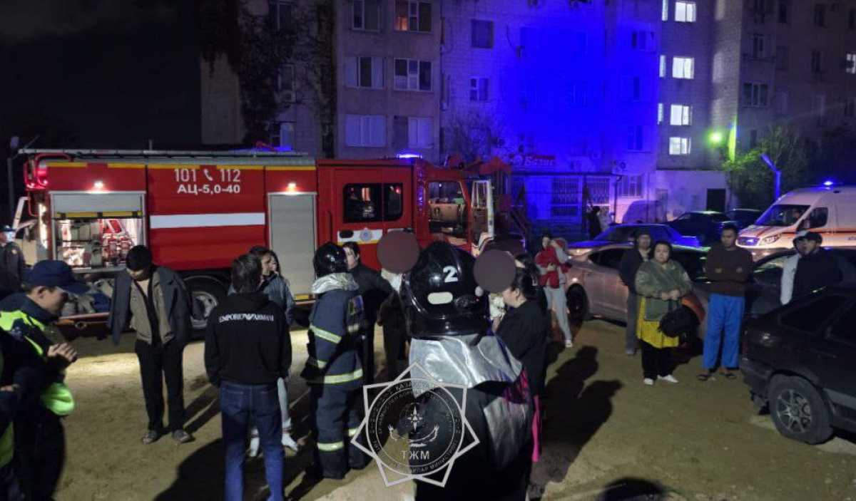 Пожары в многоэтажках Актау: спасатели эвакуировали 70 человек