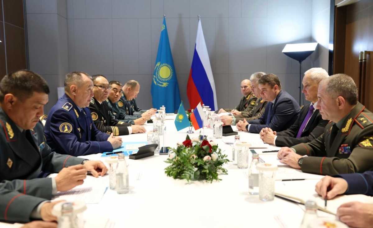 Глава Минобороны Казахстана провёл переговоры с коллегами из России и Беларуси