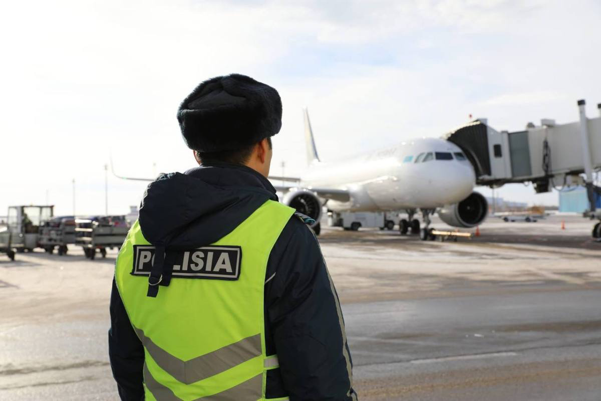 Пьяный скандал в аэропорту Актобе: пассажирок сняли с рейса