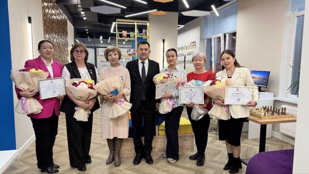 День Республики: работников библиотечной сферы наградили в Астане