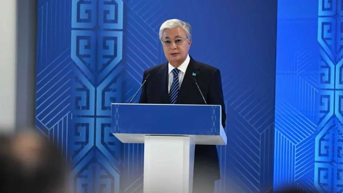 Токаев поздравил казахстанцев с Днём Республики