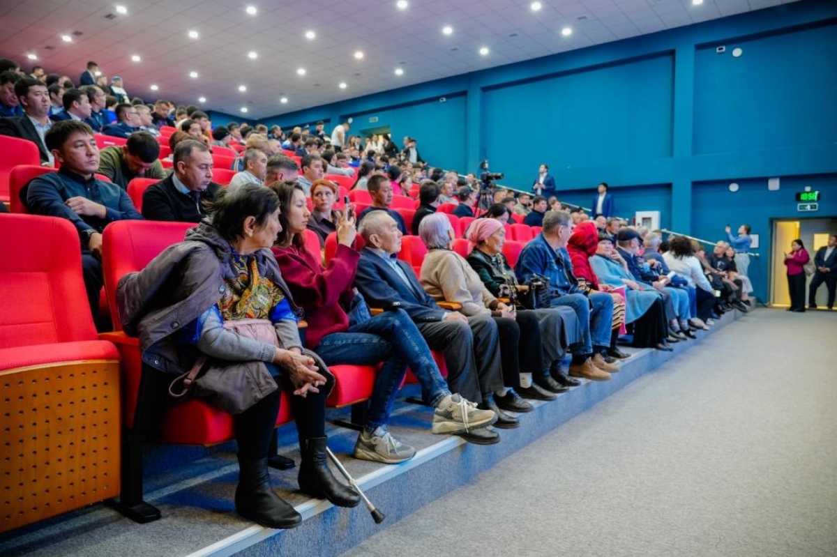 Аким Астаны встретился с жителями ЖМ «Уркер»