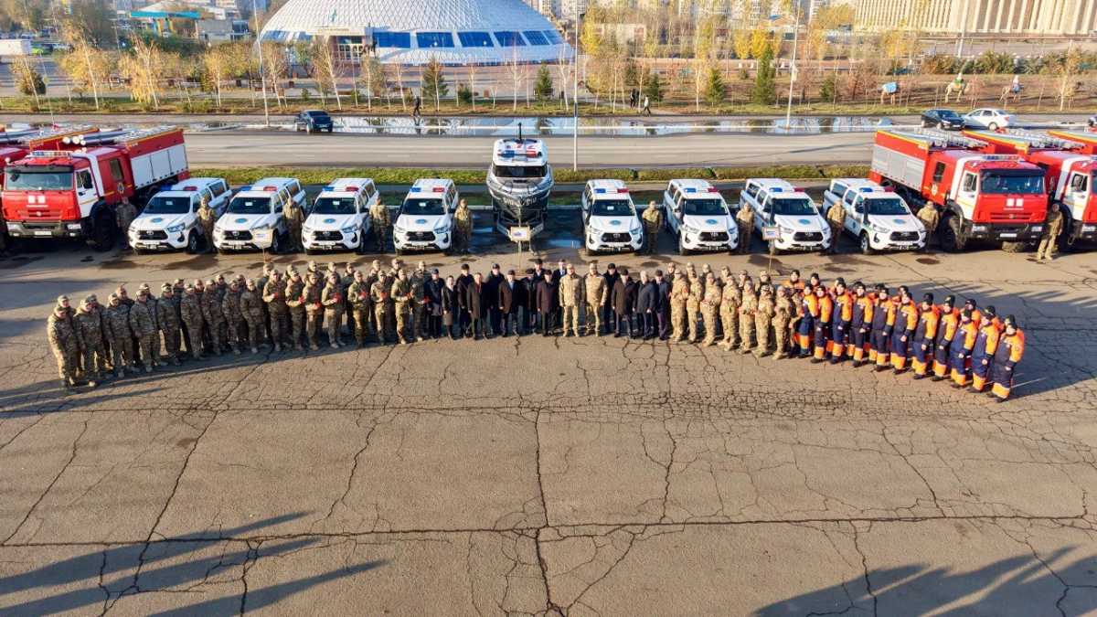 Глава МЧС вручил спасателям новую технику спасателям ЗКО