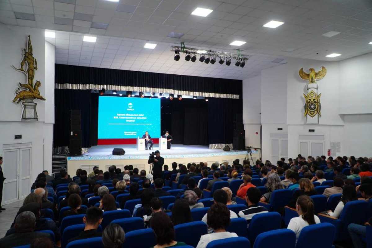 Марат Ахметжанов провел встречу с жителями Шортандинского района