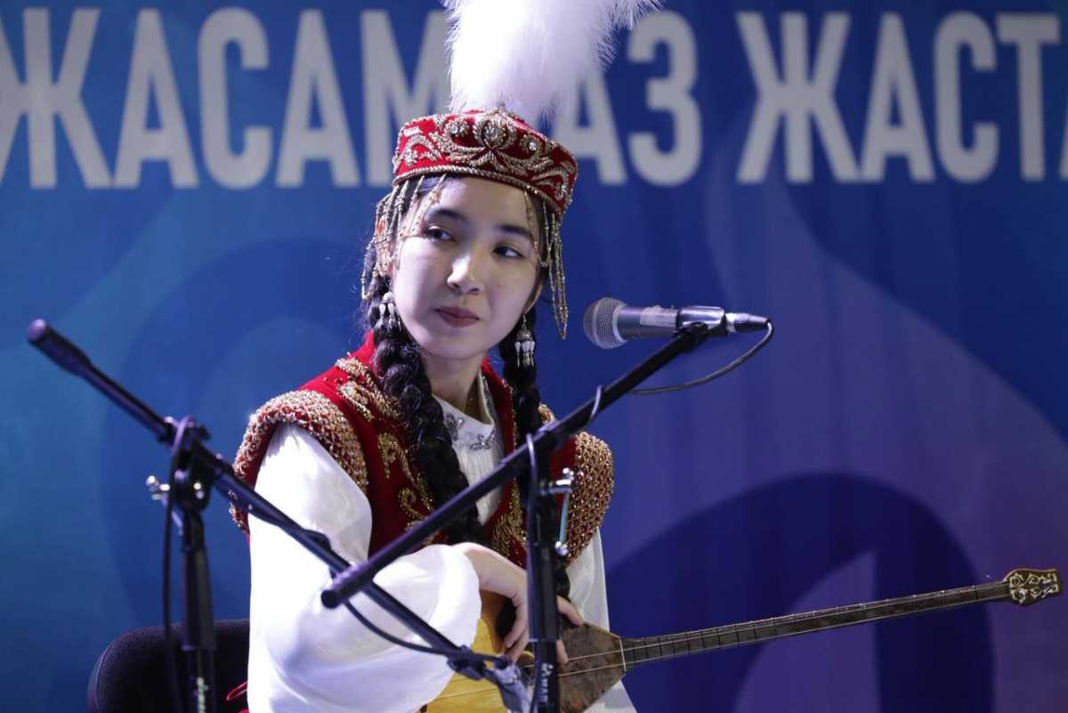 В Казахстане прошёл республиканский айтыс среди школьников