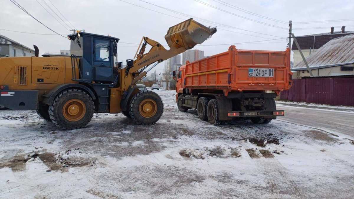 В Астане выпал первый снег: коммунальные службы работают в усиленном режиме
