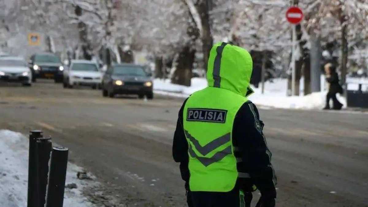 В Алматы из-за снегопада за ночь произошло 17 ДТП: пострадали шесть человек