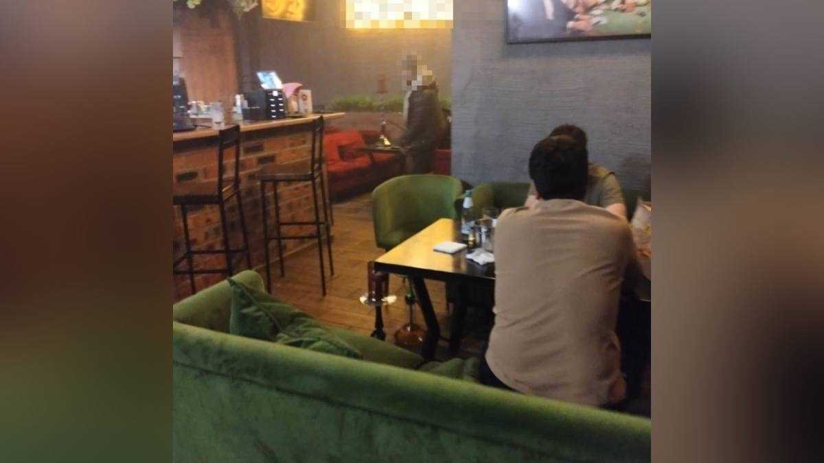 Астанчанам напомнили об ответственности за курение кальянов в общественных местах