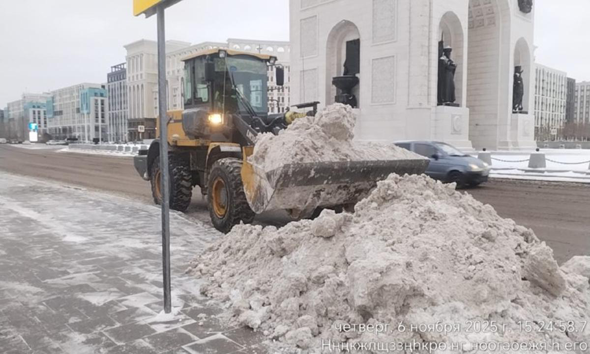 Коммунальные службы Астаны продолжают снегоуборочные работы в бесперебойном режиме