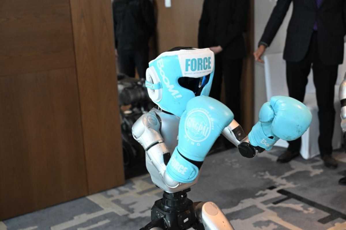 Дархан Сатыбалды договорился о создании робототехнической лаборатории в Алматы