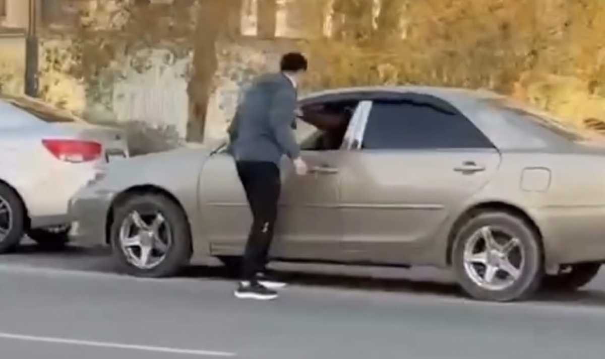 Водители устроили драку на дороге в Актау