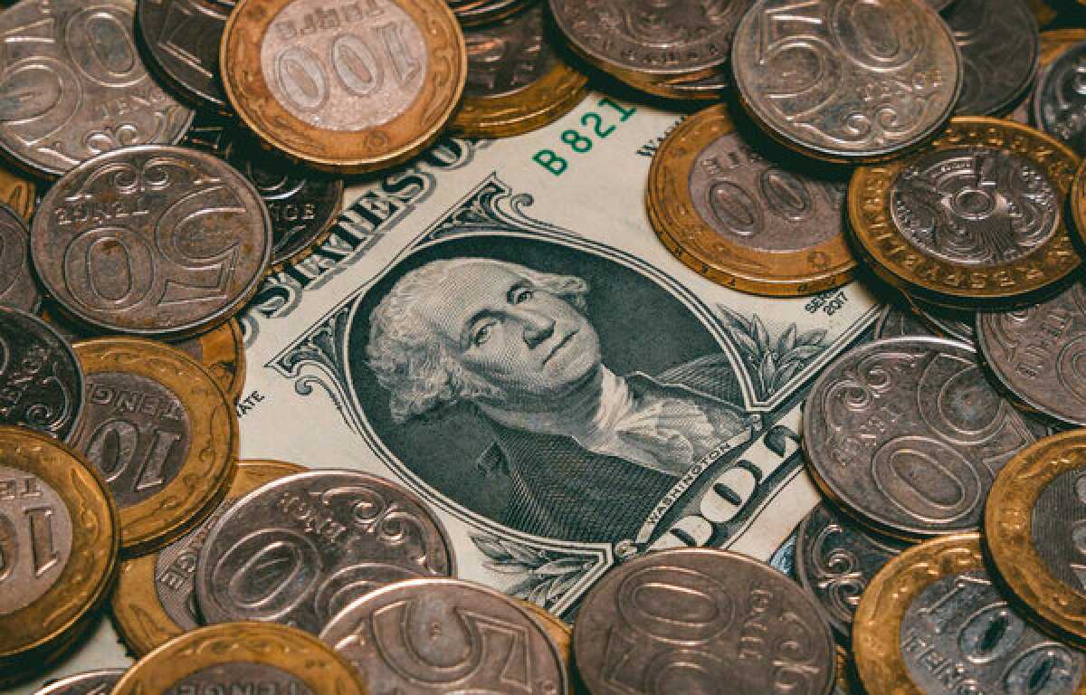 Доллар немного подешевел в Казахстане