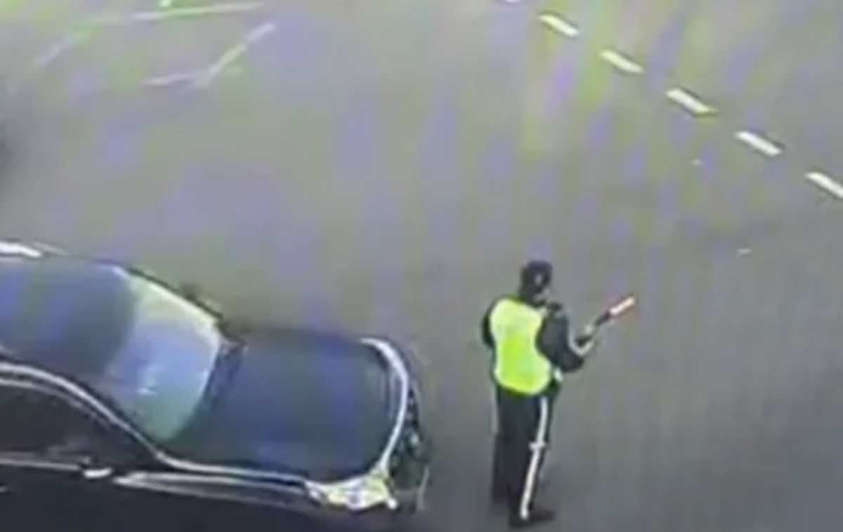 Внедорожник сбил регулировщика в Алматы