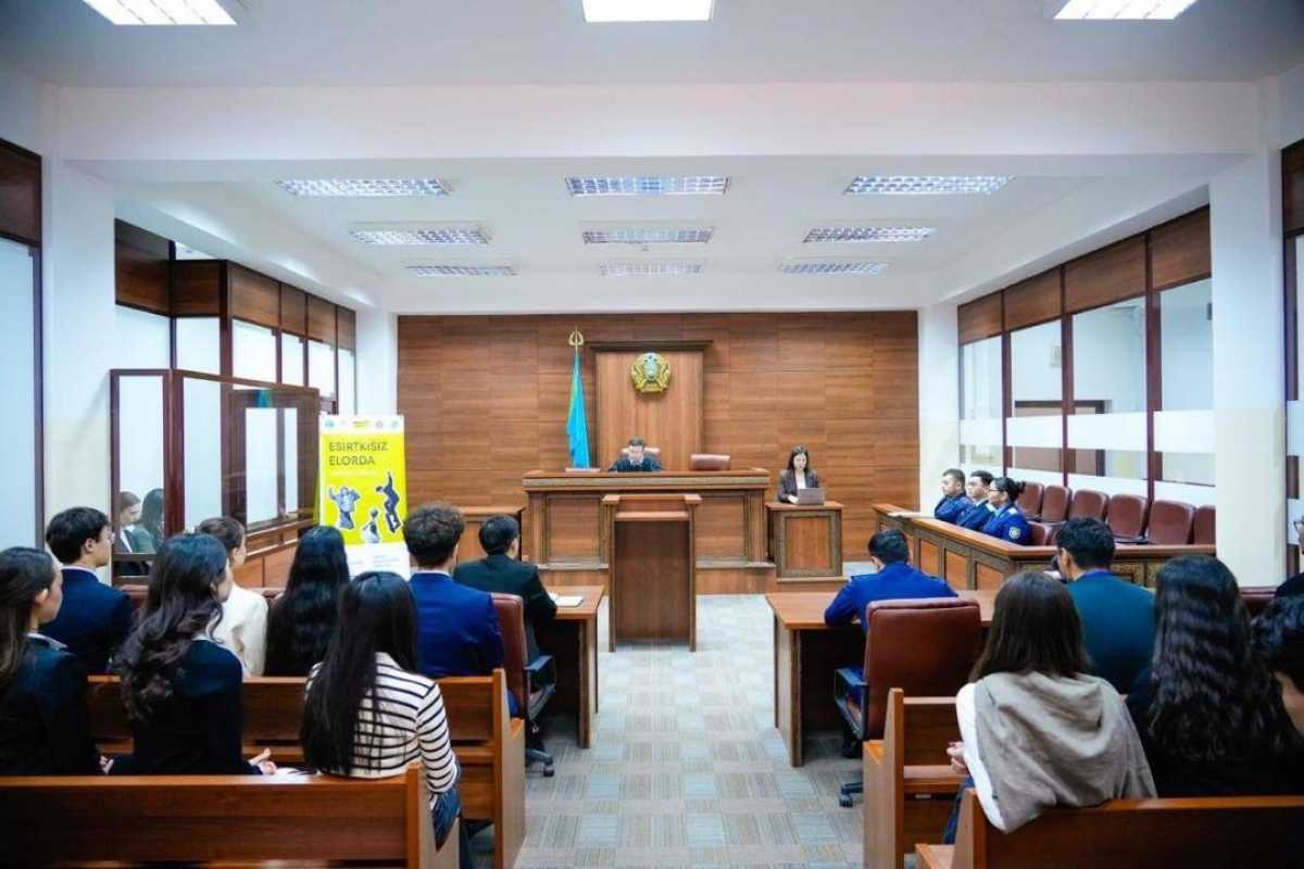 «Закон и порядок»: показательный суд инсценировали для студентов Астаны