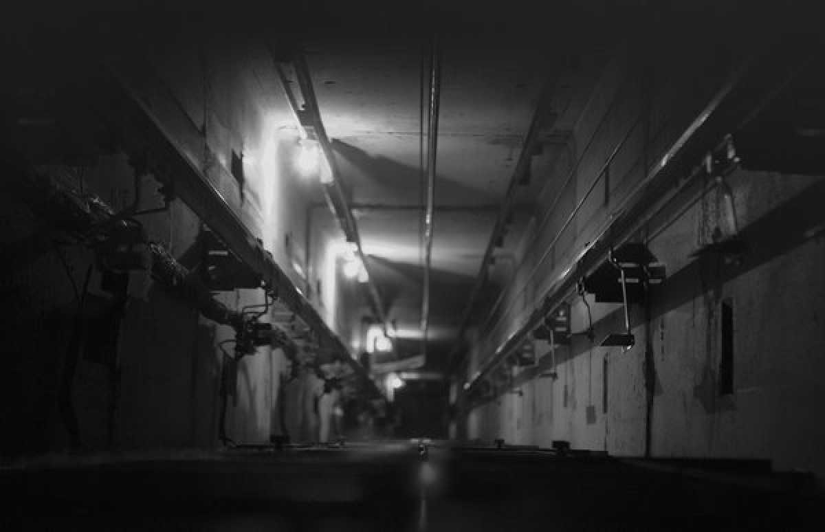 Лифт рухнул на рабочих в Астане: один человек погиб, двое ранены