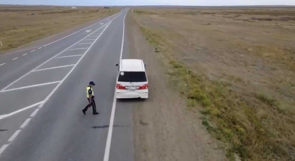 Полицейские усилили контроль на одной из ключевых трасс Абайской области