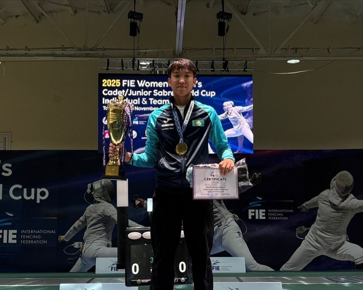 Казахстанский фехтовальщик Айбар Кайым завоевал «золото» этапа Кубка мира среди кадетов