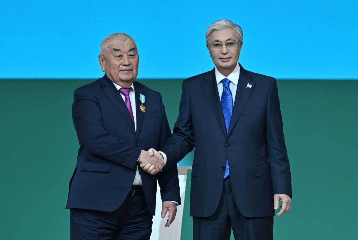 Токаев вручил награды 30 работникам сельского хозяйства