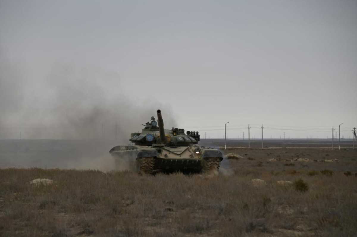 В Актауском гарнизоне более шестисот морских пехотинцев прошли обкатку танком