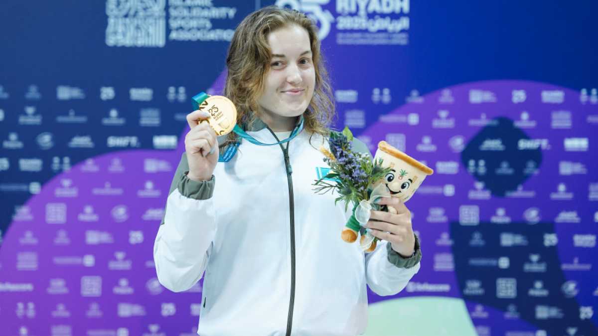 Чемпионку из Казахстана лишили половины зарплаты: что происходит