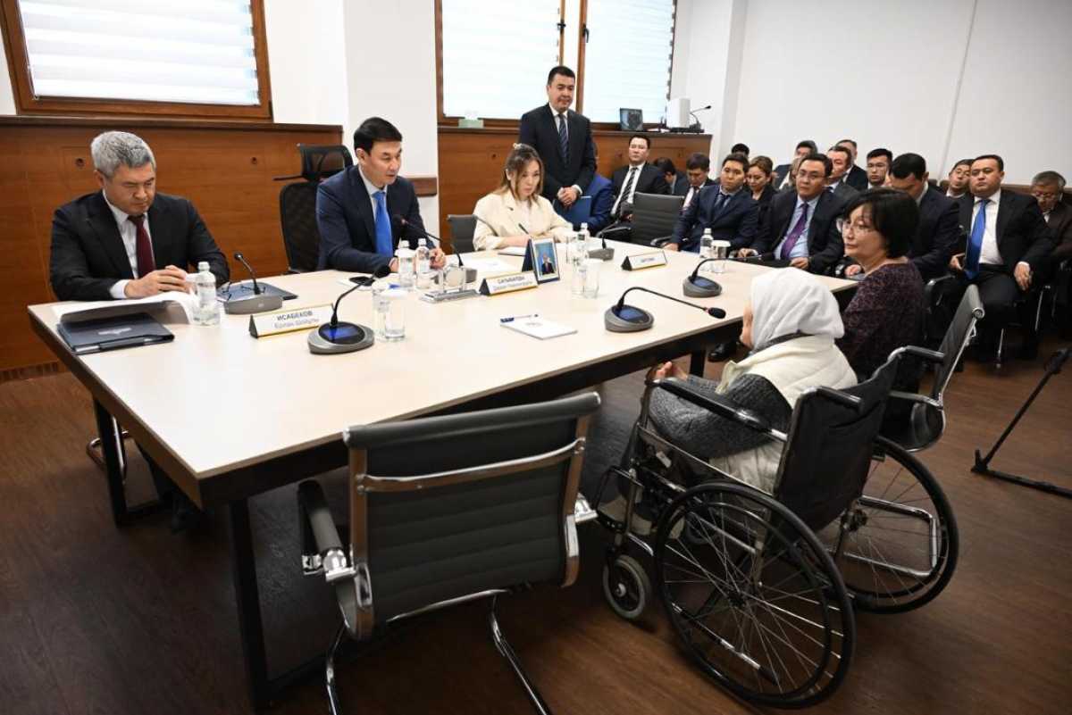 Аким Алматы Дархан Сатыбалды провел прием граждан: Фокус на инфраструктуре и социальной поддержке