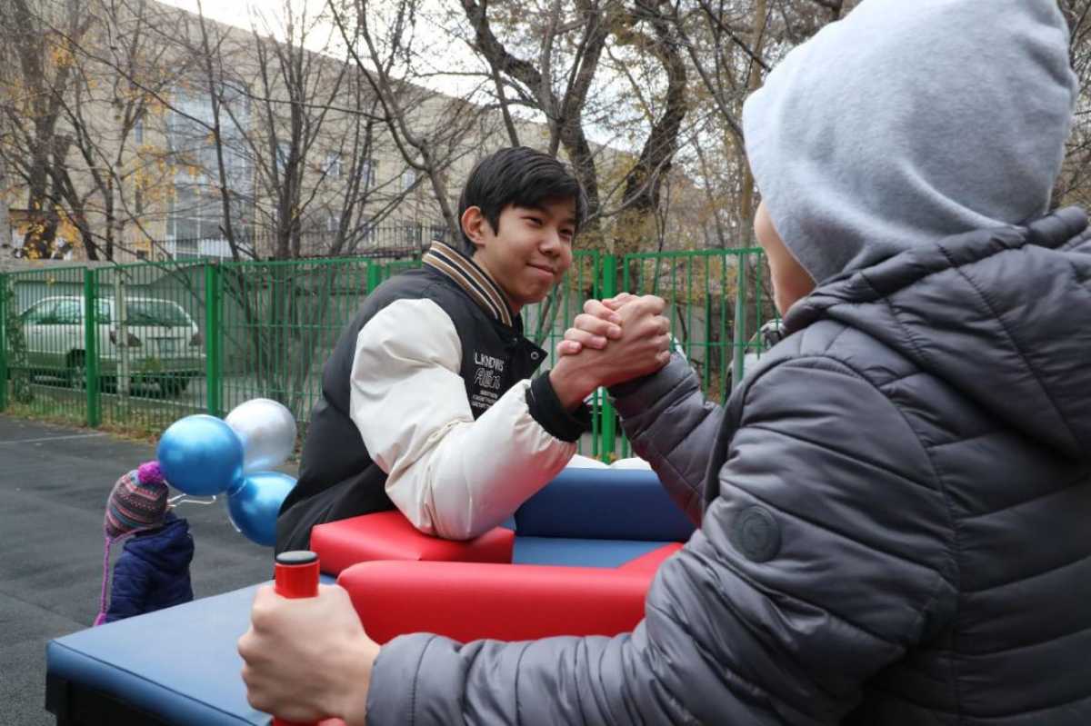Алматы делает спорт семейным: в Алмалинском районе прошли «Весёлые старты»