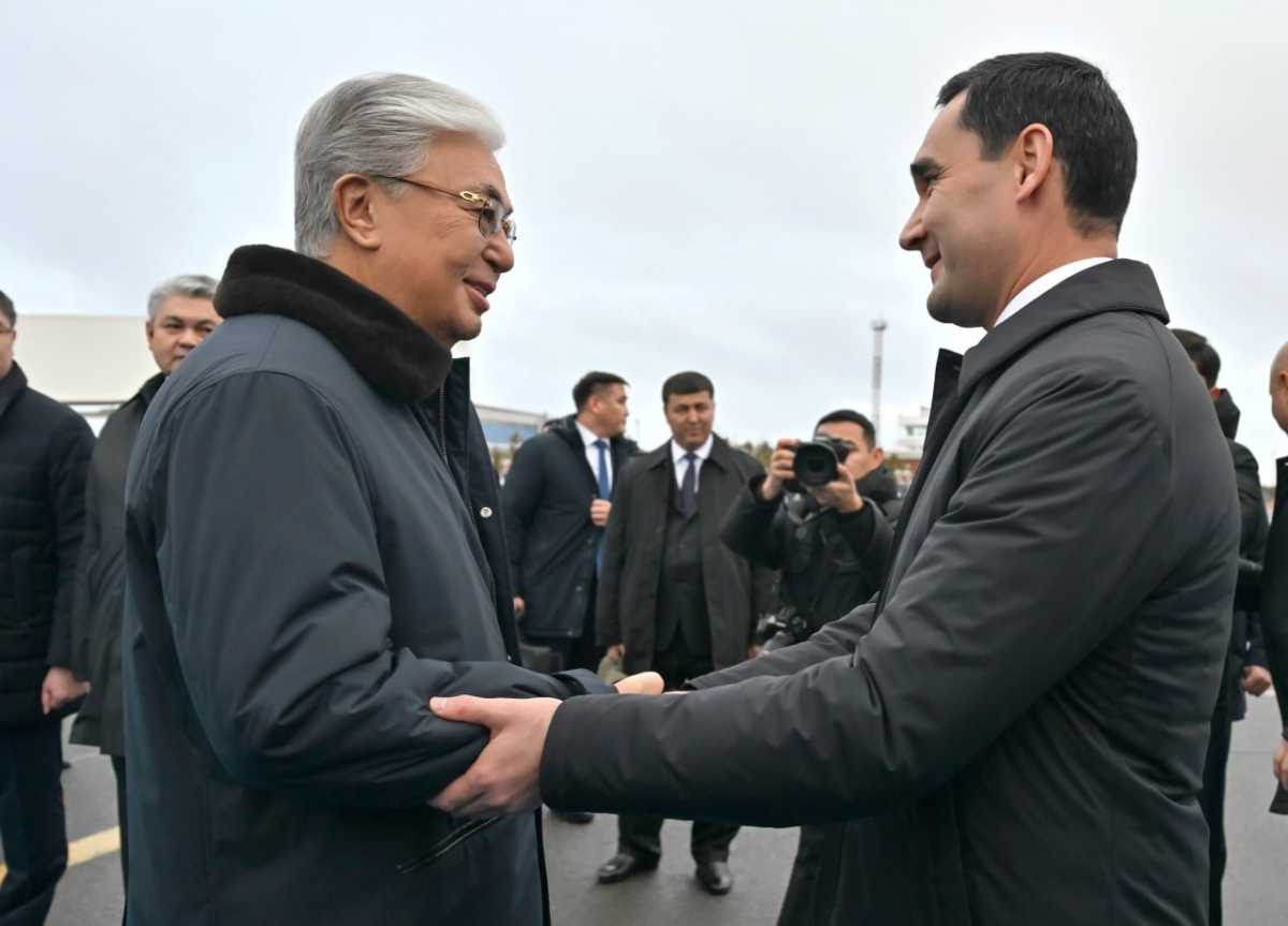 Токаев встретил Бердымухамедова в аэропорту Астаны