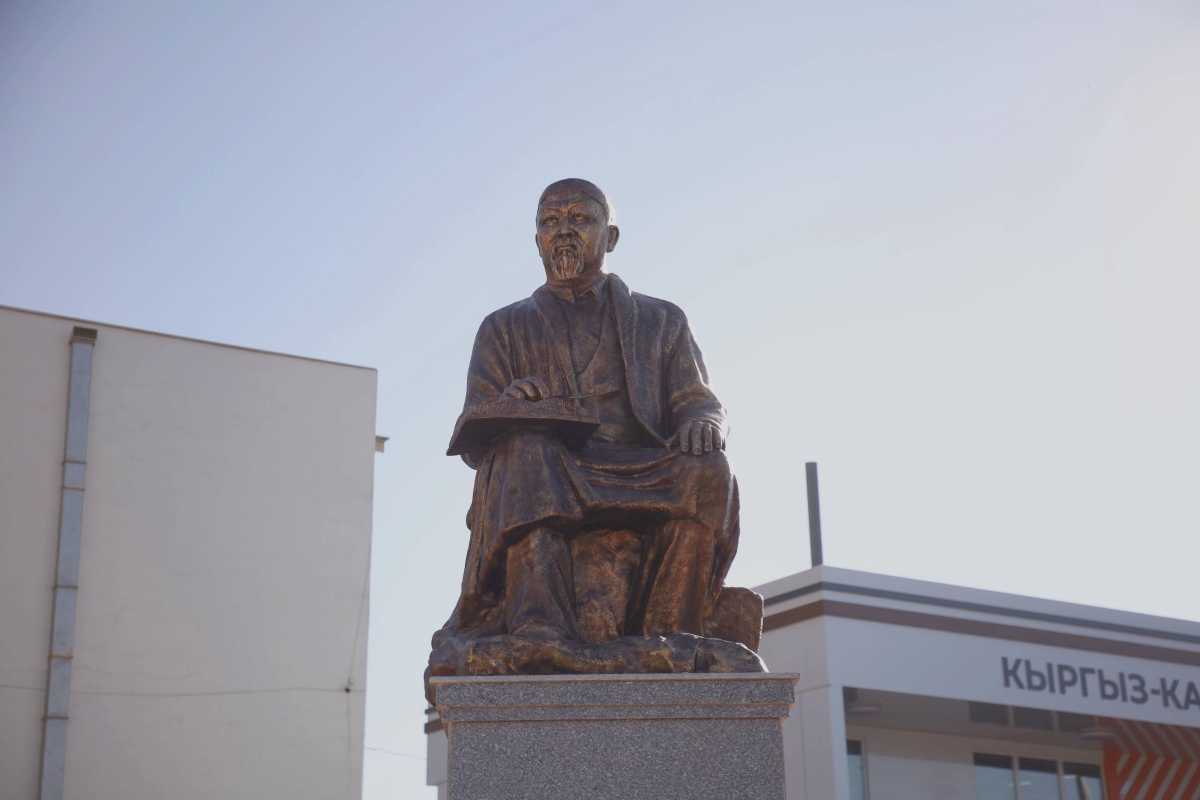 Улицу, памятник и музей Абая открыли в кыргызском городе Ош