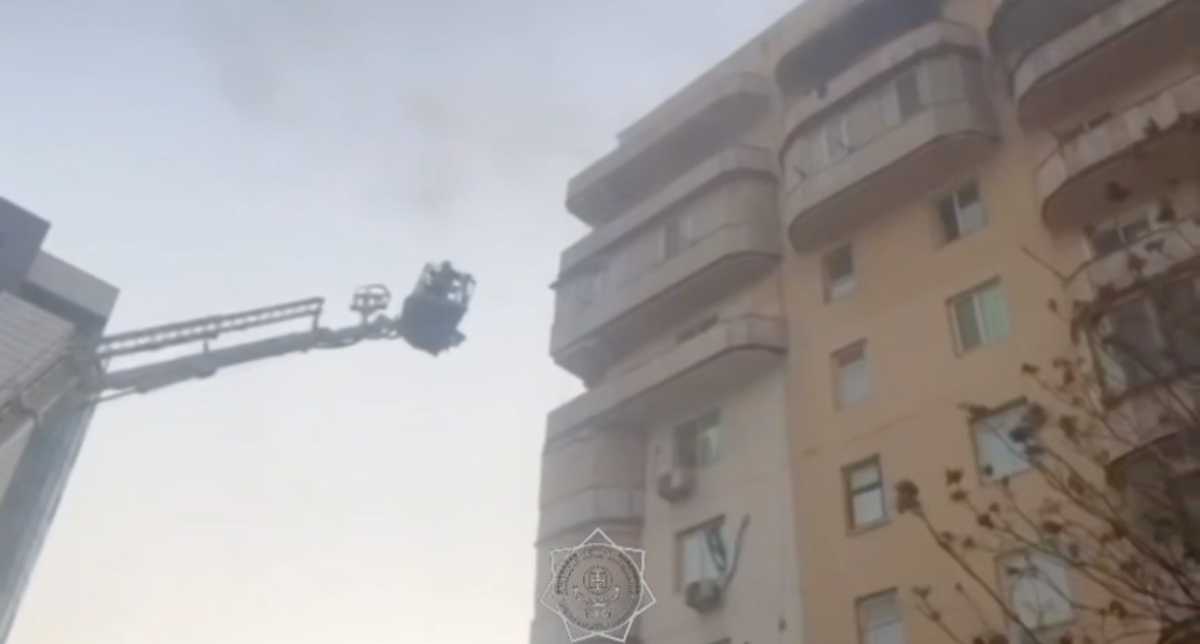 10 человек эвакуировали при пожаре в многоэтажке в Шымкенте