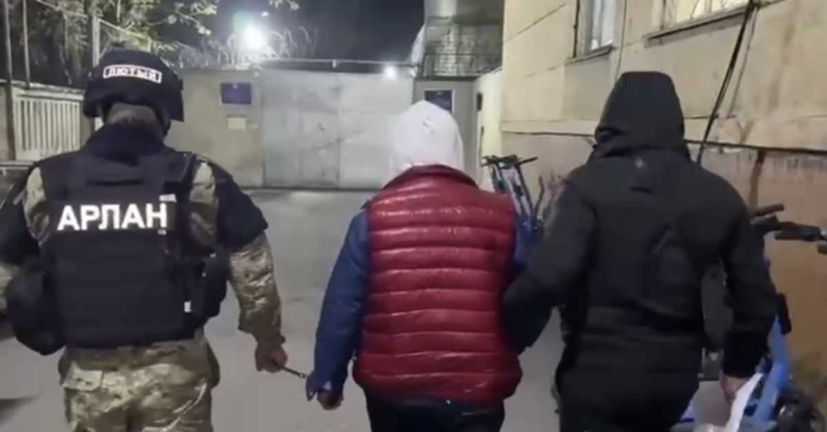 Вымогал 10 млн тг у сотрудника акимата: блогера арестовали в Шымкенте