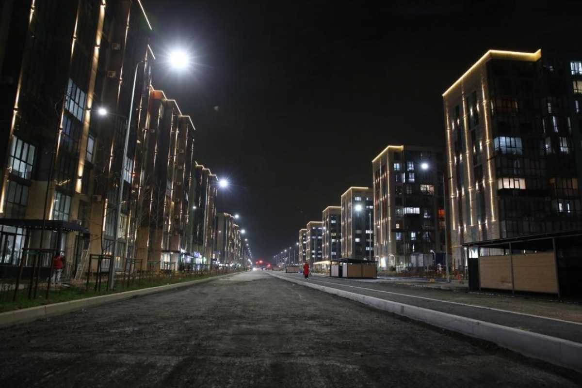 Дархан Сатыбалды оценил результаты освещения фасадов в новых микрорайонах Алматы