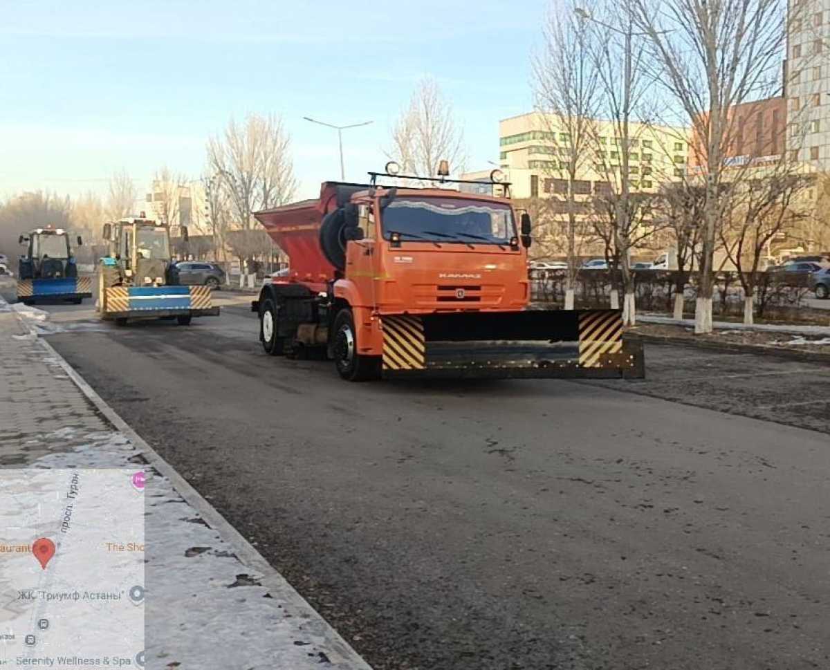 Почти 3 000 дорожных рабочих вышли на уборку снега с утра в Астане