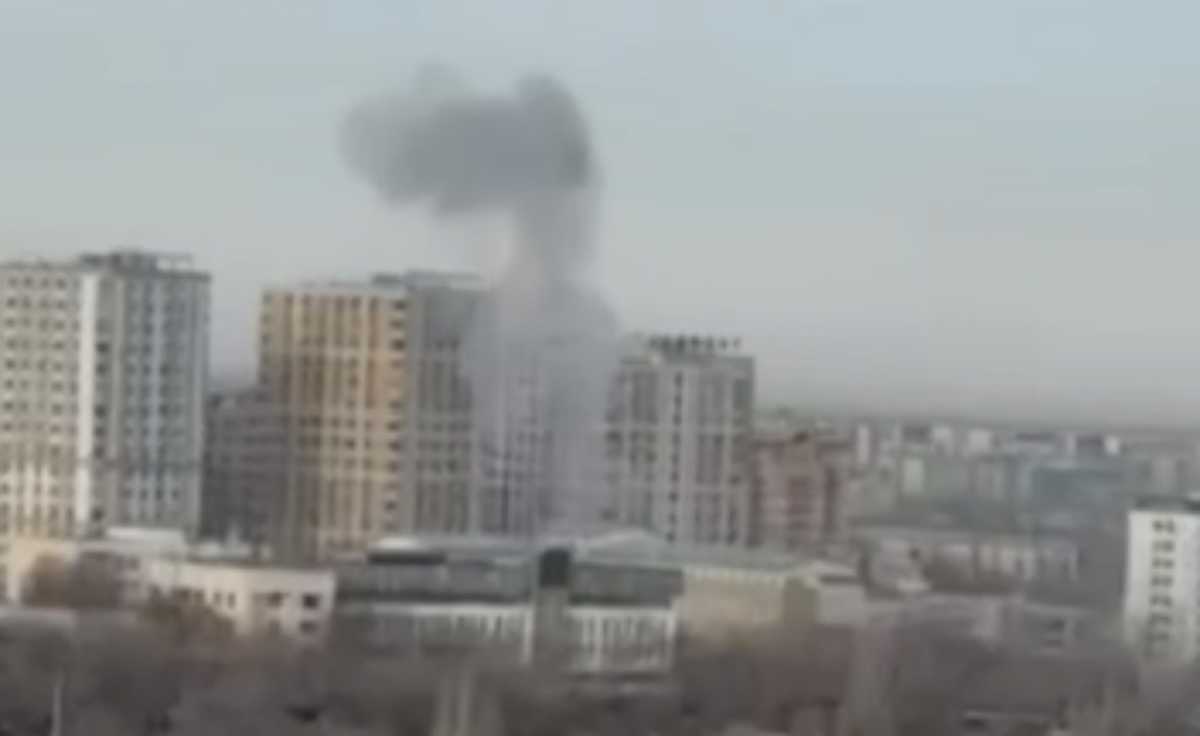 Взрыв в Алматы: пострадали медцентр и автомобиль