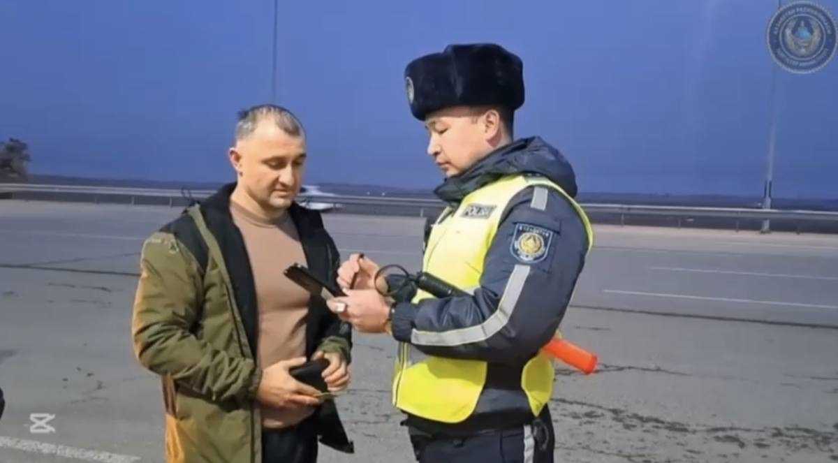 Примерных водителей поощрили необычным способом в Карагандинской области