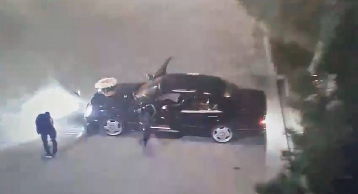 Парней наказали за запуск фейерверков под деревьями в Шымкенте