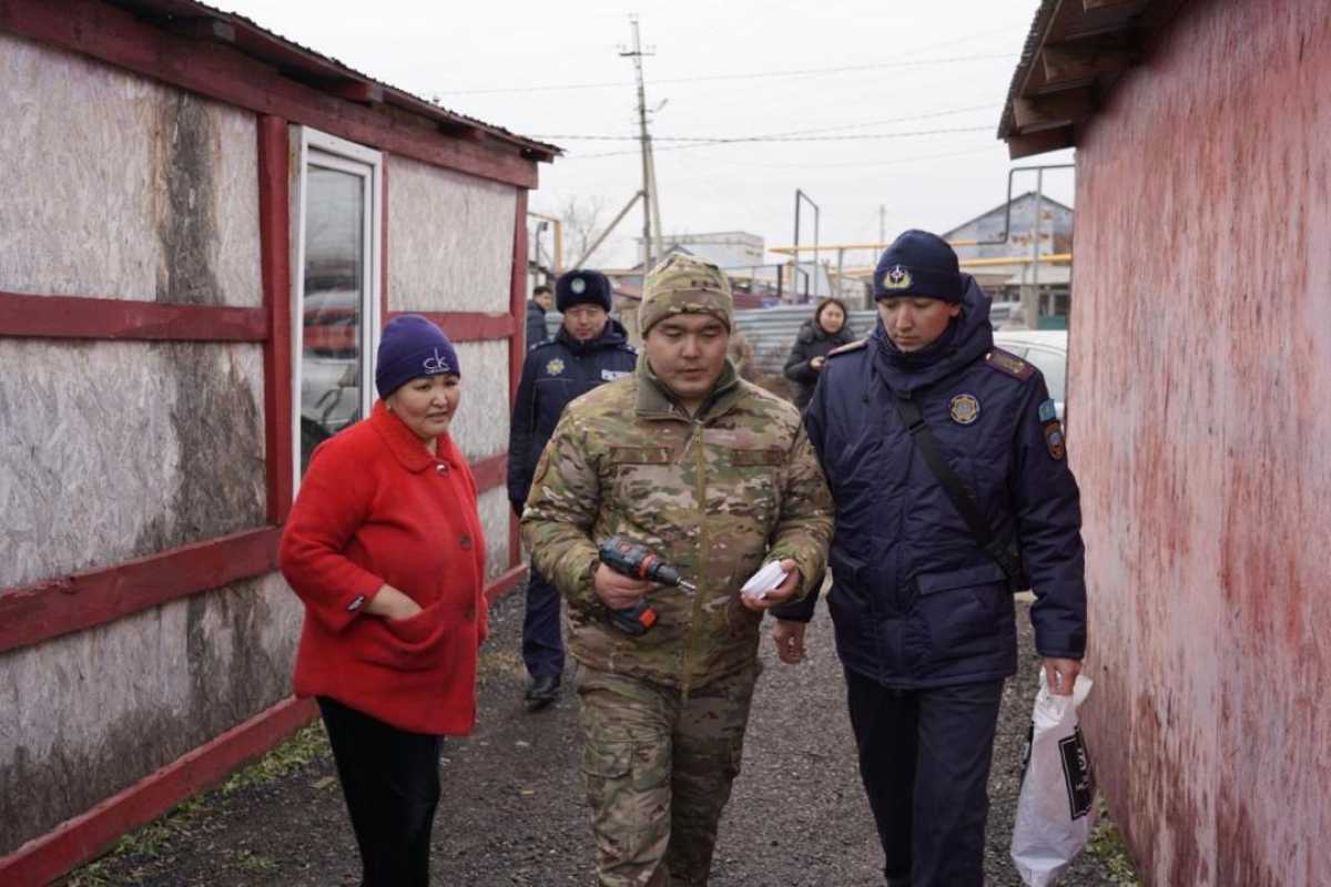 Пожарная безопасность в отопительный сезон: масштабный рейд по жилому сектору провели спасатели в Астане