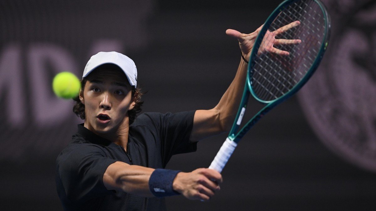 Казахстанский теннисист Амир Омарханов впервые выиграл турнир на взрослом уровне