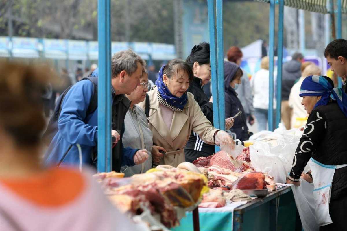 В Алматы зафиксируют цены на мясо кур и сахар