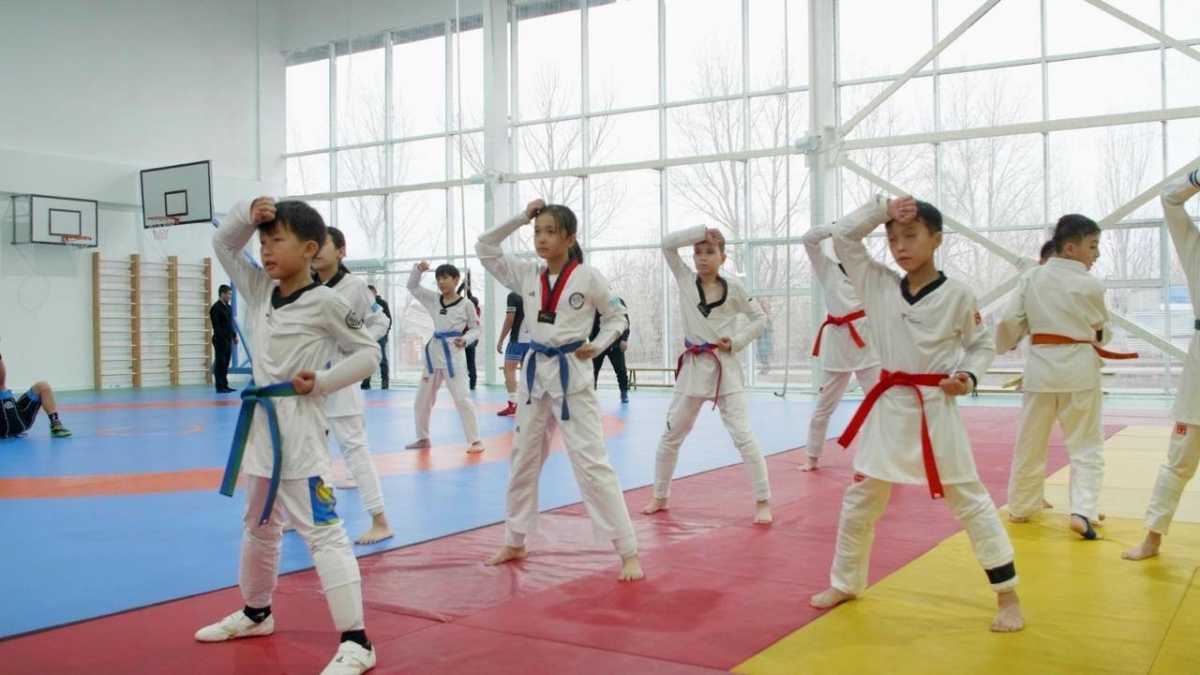 Новый физкультурно-оздоровительный комплекс открыли в одном из районов Астаны