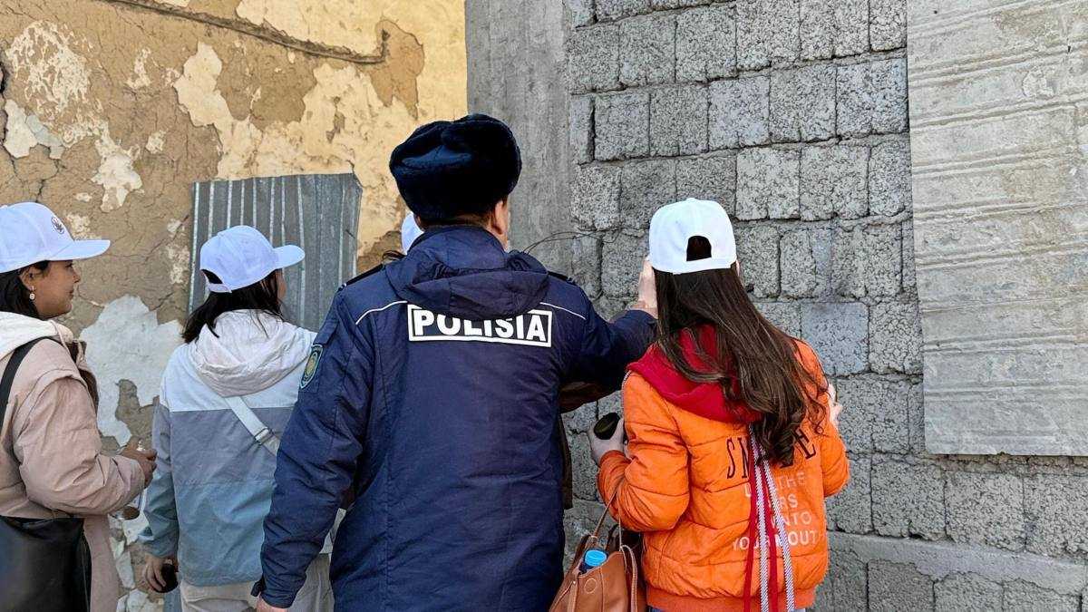 В Туркестане закрасили около 200 надписей с рекламой наркотиков